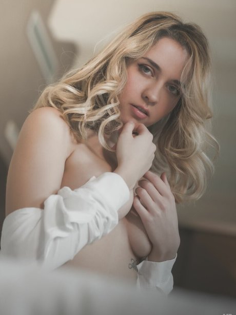 Jessica Capano exclusive model pic