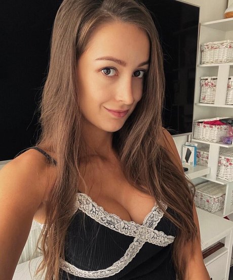 Iampolika model nude pics