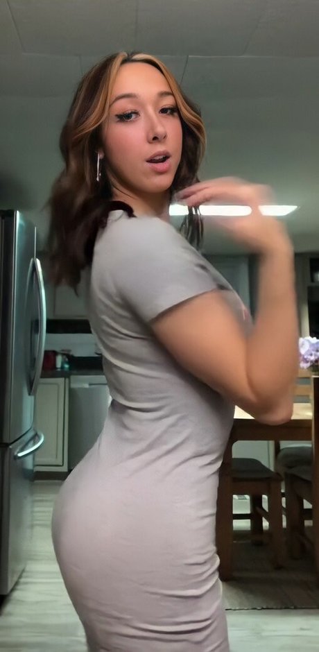 Presley Hine pretty pornstar image