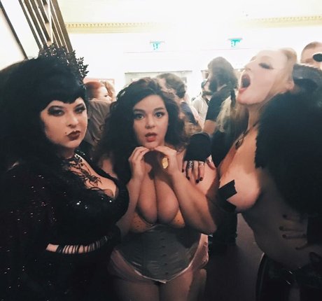 BordeauxBlack star nice photos