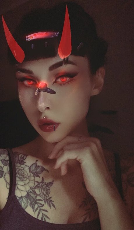 romisu nude star image