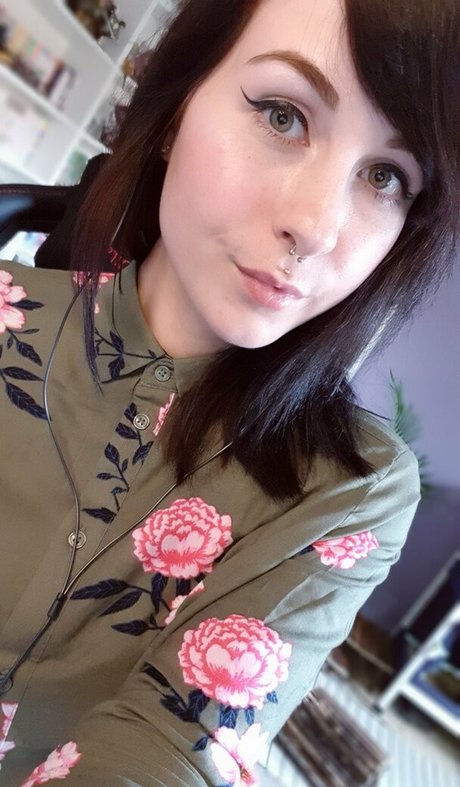 romisu pornographic actress img