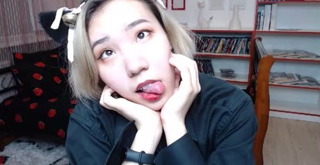 glasses onlyfans pretty gallery