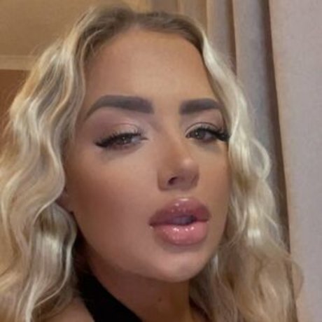 Leoni Tongue pornstar sexy pics