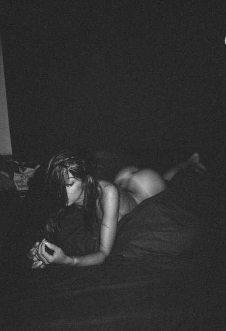 J ooma erotic model image