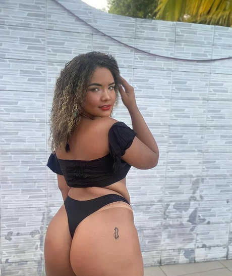 Brenda Kely model erotic pic