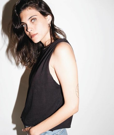 Meyran Menkes naked model image