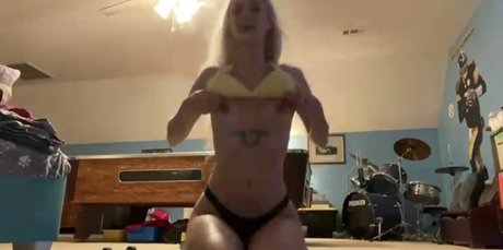 panini ezz star nude images