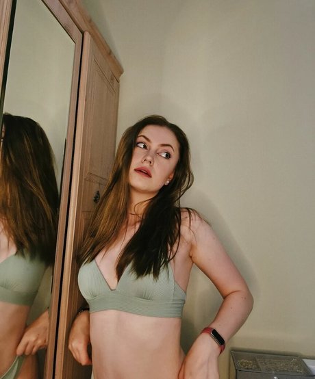 Olivia Tucker sexy actress images