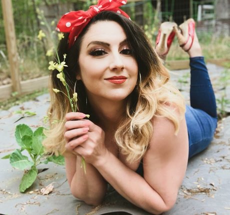 Katy Beaver nude actress img