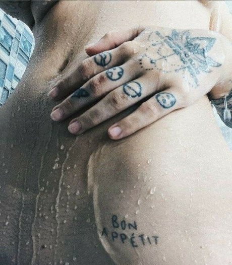 brunette petite onlyfans exclusive pics