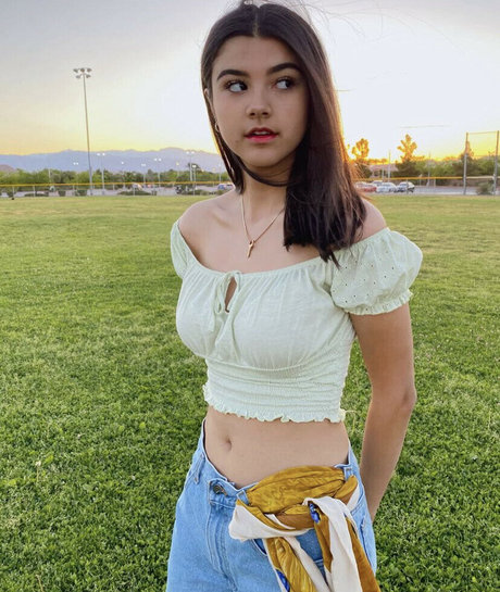 Sara Echeagaray model perfect pictures