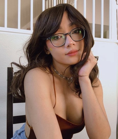 honeebell free pornstar pic