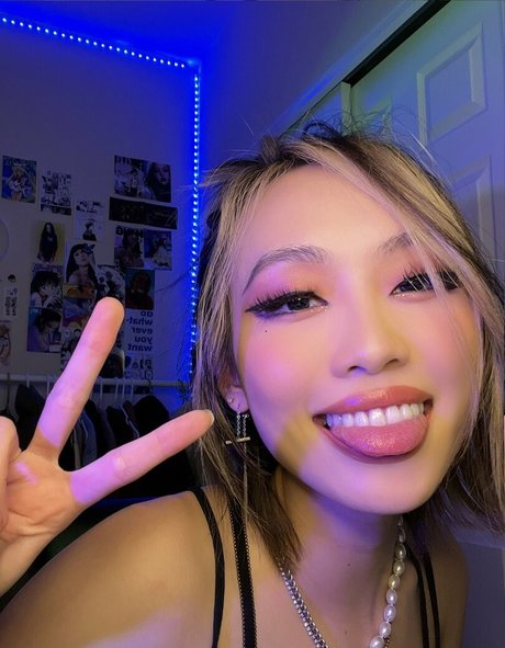 Chael dot star hot galleries