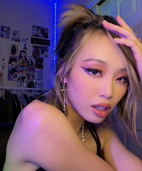 Chael dot model xxx pics