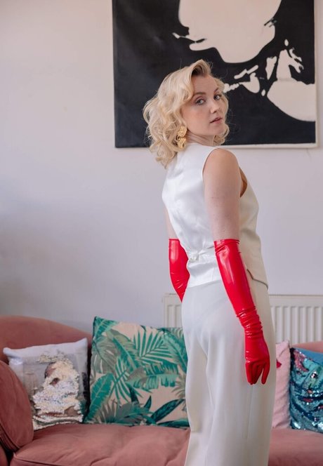 Evanna Lynch beautiful pornstar gallery