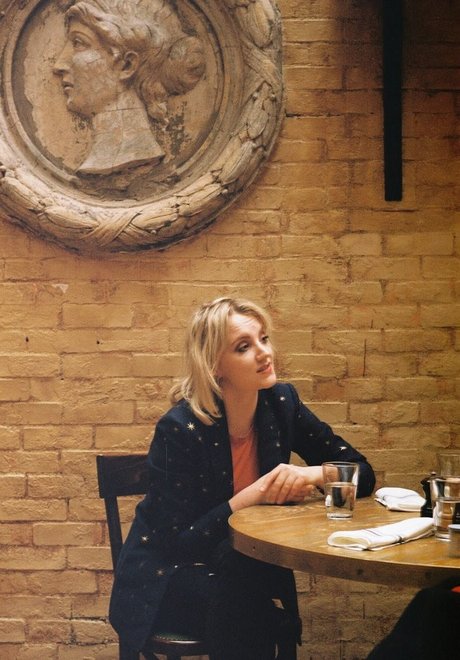 Evanna Lynch hd actress photos