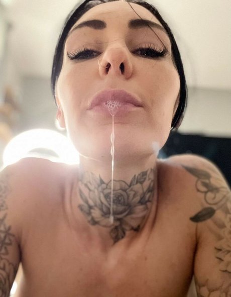 CarmenDivine free actress pictures