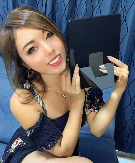 MakiRon porn star photos
