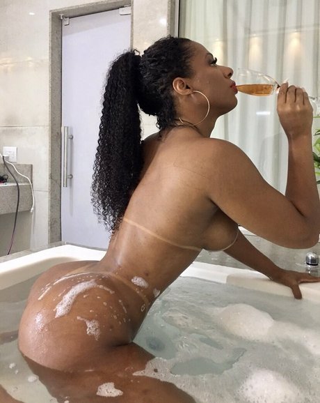 Vanessa Rodrigues hot model pic