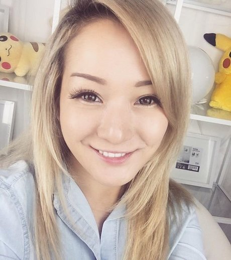 Reina Scully model galleries