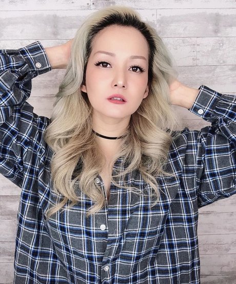 Reina Scully pornstar erotic img