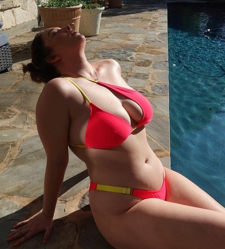 Lilly Moon model free pics