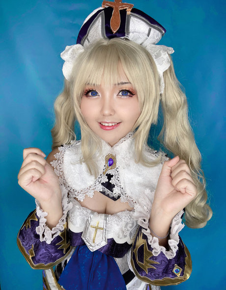 azulacan xxx model photo