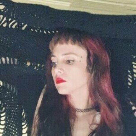 Globelamp naked model pics