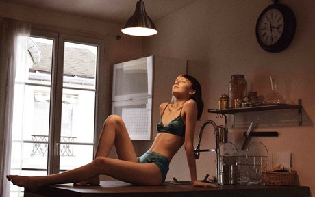 Naomi Chau nude actress image