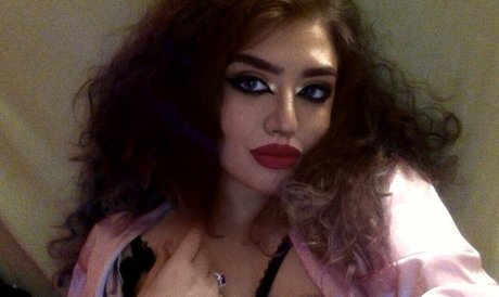 Kiitakat model naked image