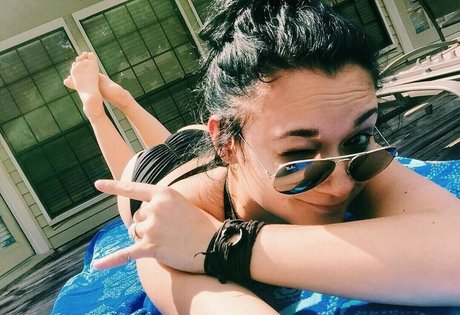 WomenMetal free star img