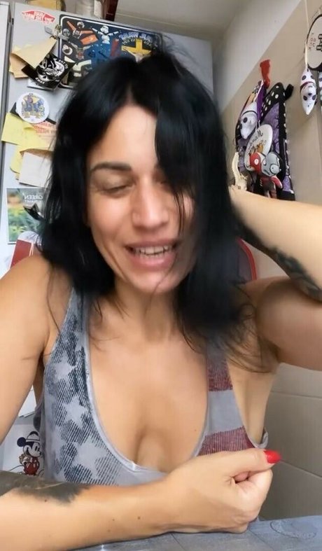 WomenMetal beautiful actress picture