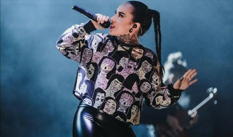 WomenMetal star adult gallery