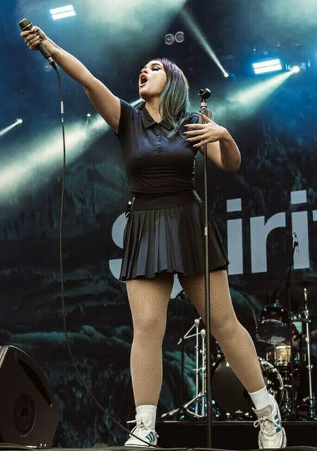 WomenMetal nudes star archive