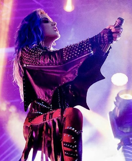 WomenMetal exclusive actress images