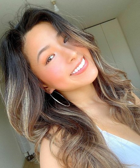 Mimi Furu pornstar pretty picture