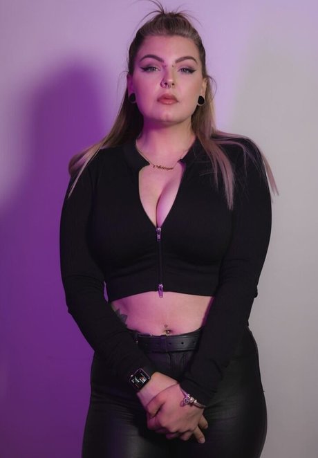 Ashleigh Harris exclusive actress image