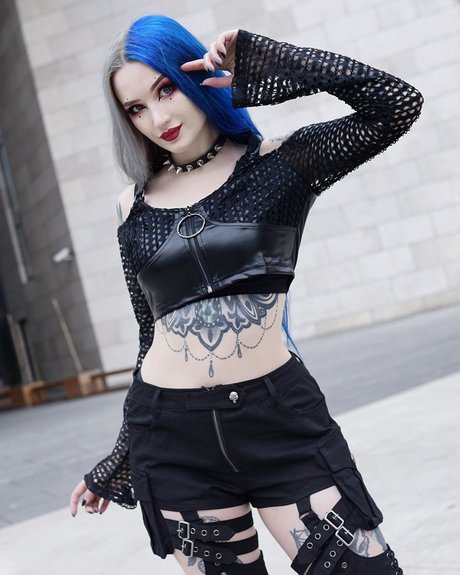 BlueAstrid adult model photo