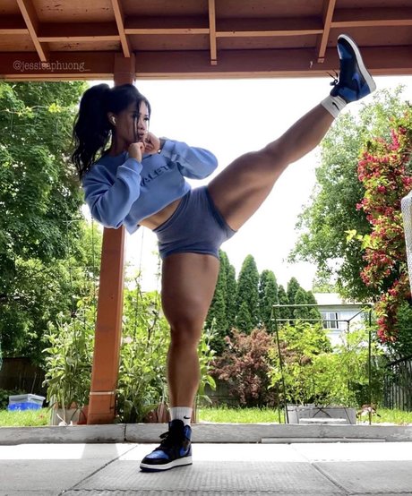 Jessica Phuong art model photo