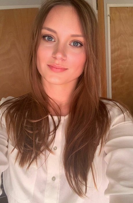 LillyPie erotic actress gallery