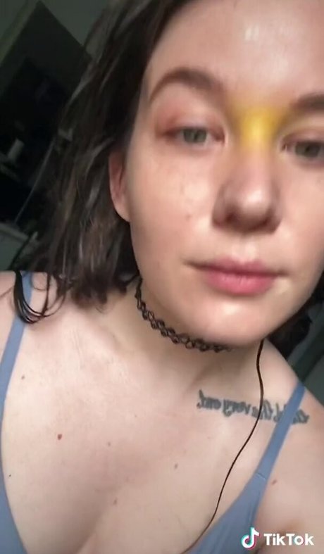 Aayley hot star image