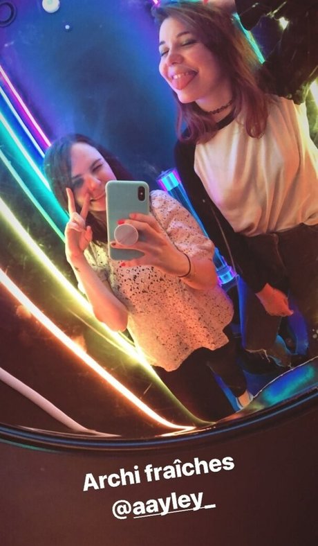 Aayley model hot pictures