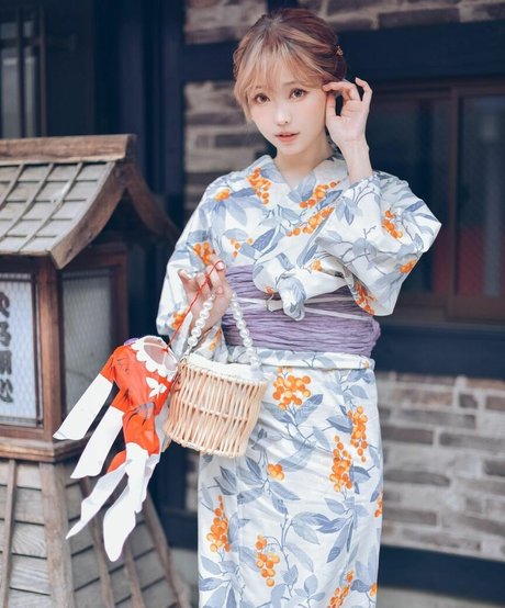 Ely Cosplayer nude model img