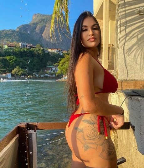 Isabelle Costa star art archive