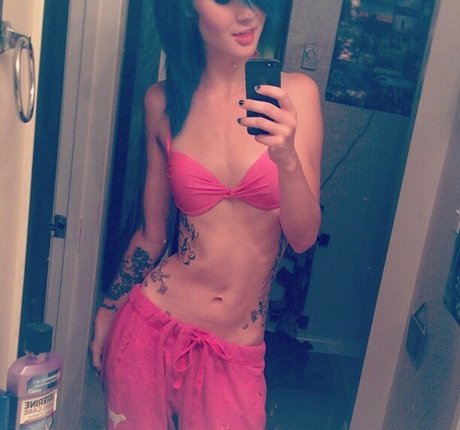 Sasha Pain naked model image