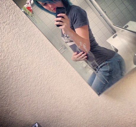 Sasha Pain beautiful actress image