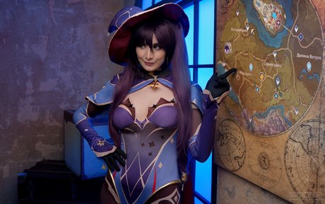 Mari Evans model top photo