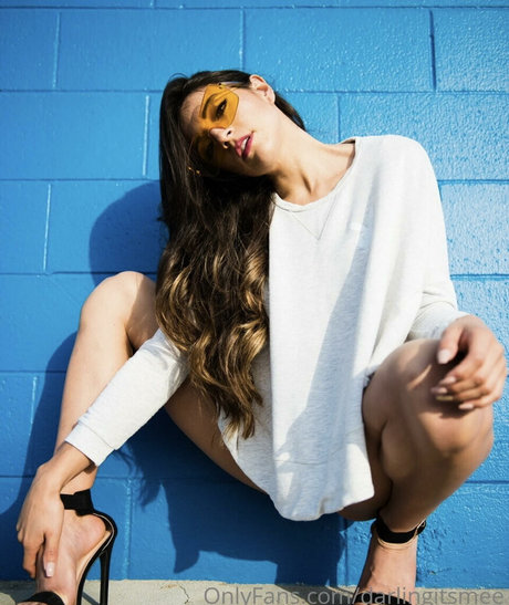 darlingitsmee pornographic model img