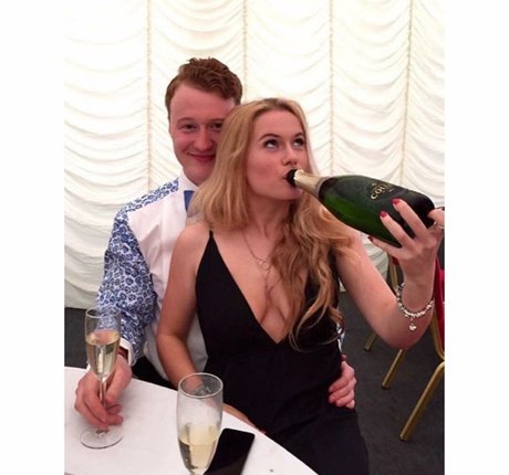 Rosie Dowsing star pretty pics